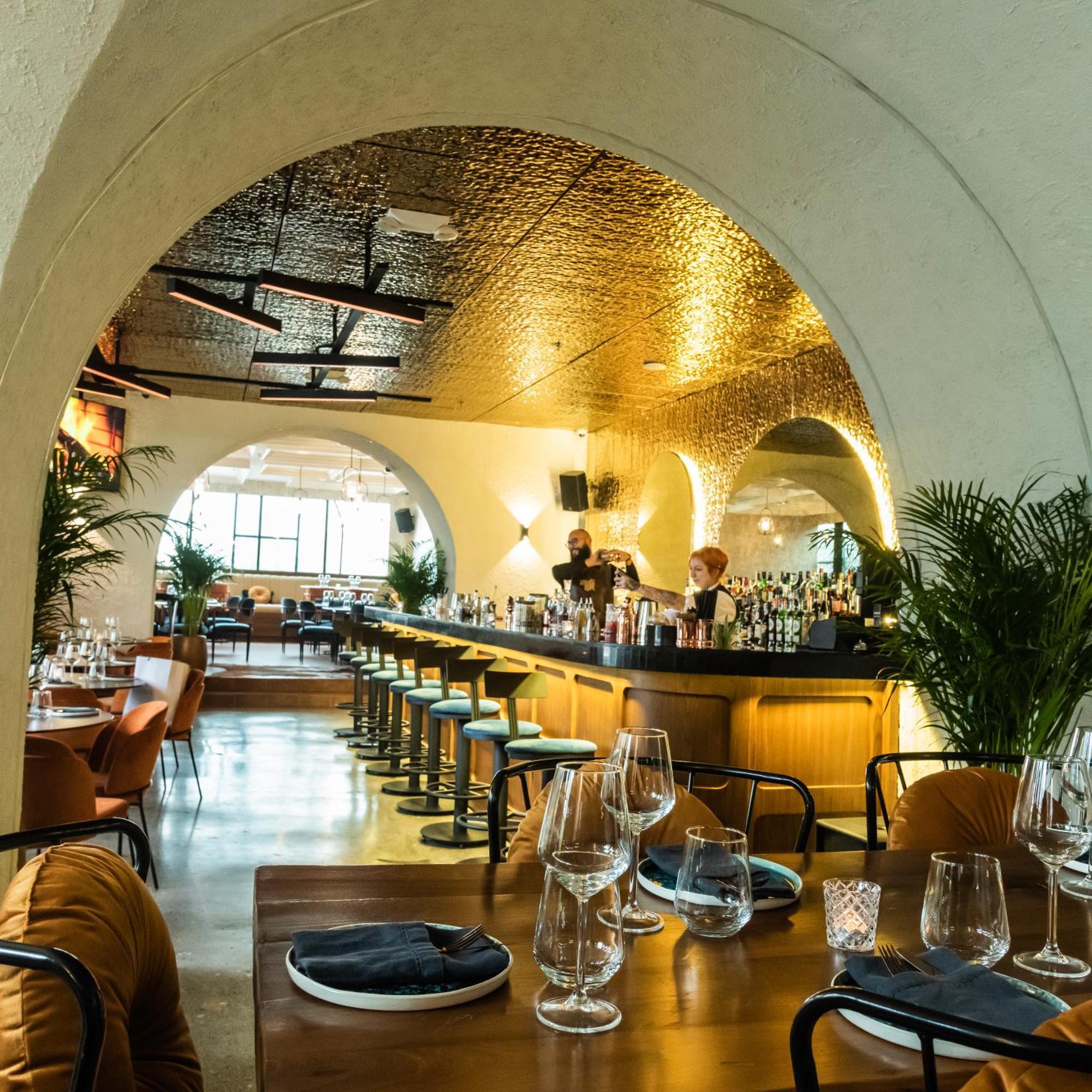 Somerset West Bay Doha Exterior foto The interior of the restaurant